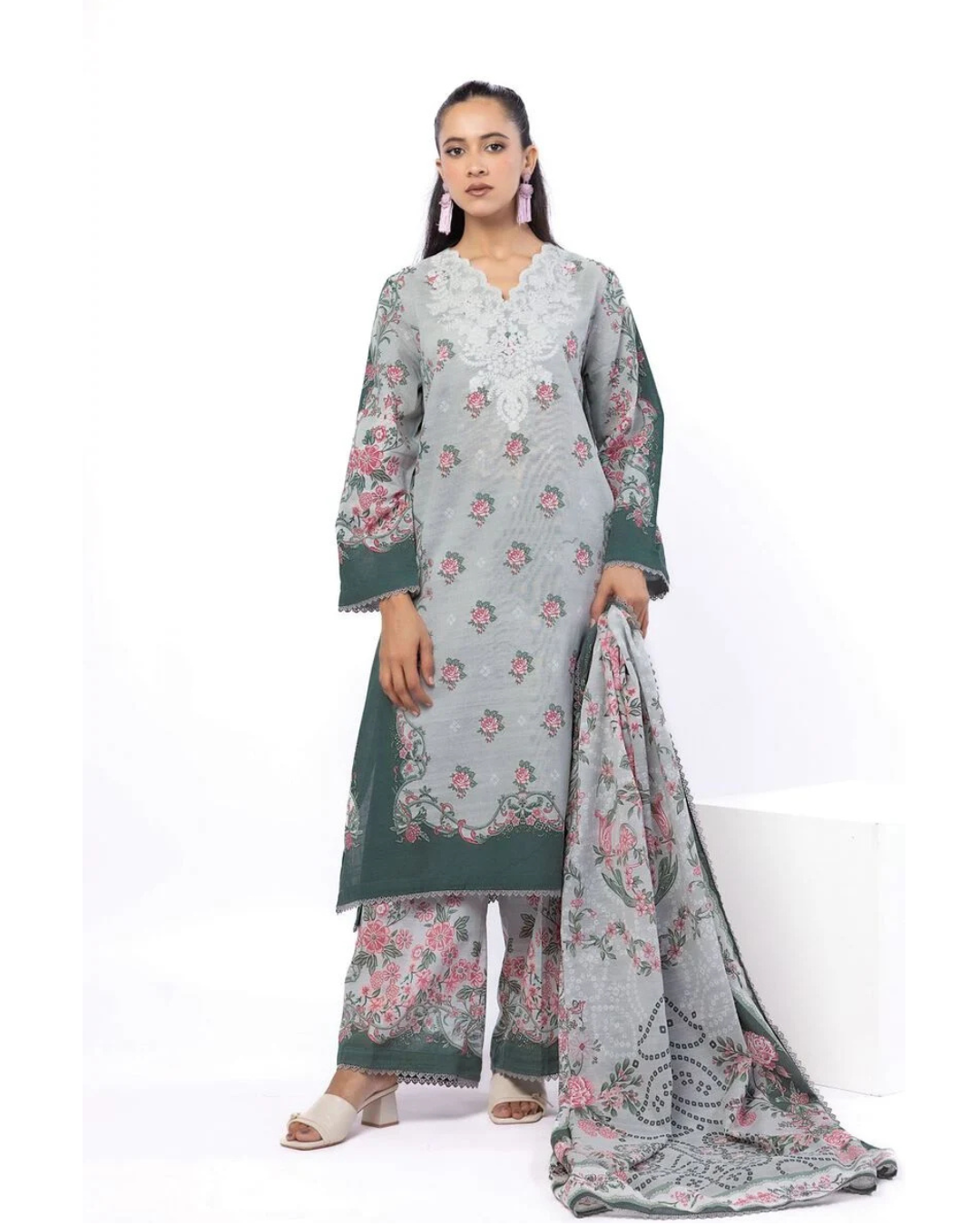 pret embroidered light khaddar suit – 3 piece